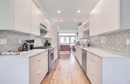 Alki House | New Modern Retreat in Alki Beach 3-bedroom house in enchanting Seattle