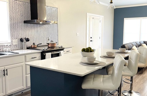 Macon House | New Modern Townhome Downtown- 3Levels