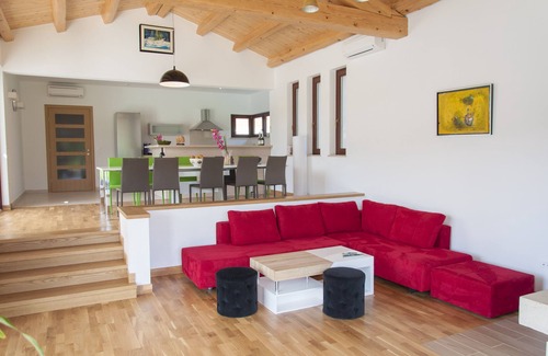 Svetvincenat Villa | New Modern Villa with large private swimming pool in quiet area