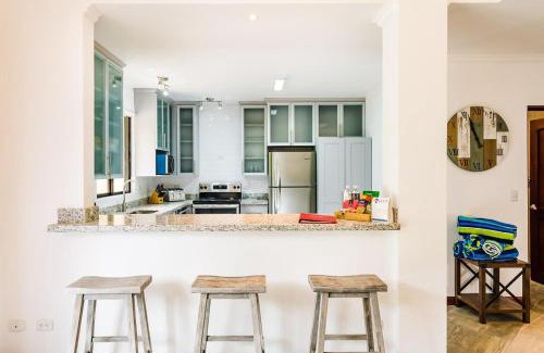 El Ocotal House | New Modern Villa Walking Distance to Beach