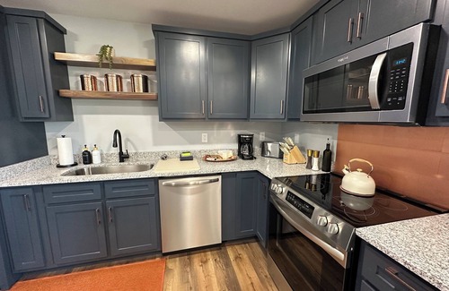 Trenton Cottage | *NEW* Mountain & Sunset Views l Near Cloudland Canyon - Cloudland Cottage!