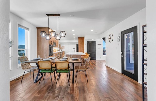 Reno House | NEW Mountain View Retreat With Hot Tub and Mini Golf