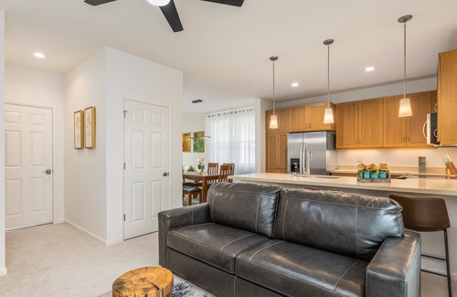 Makaha Valley Cottage | New Mountainside Cottage near Spectacular Beaches