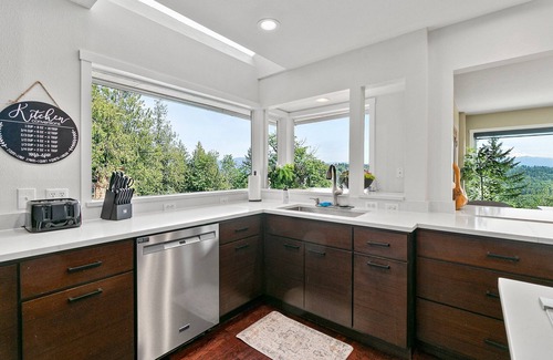 Auburn House | *New* Mt. Rainier Majesty—Experience the Wonder