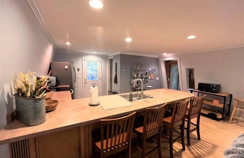 West Dover Ski Chalet | New! Mt Snow Chalet w/land, privacy, relaxation