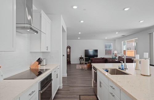 Sacramento House | New Natomas Retreat, Close to Airport & Downtown