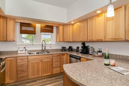 Michigan City House | New Near Beach Casino Dunes Zoo& Restaurants