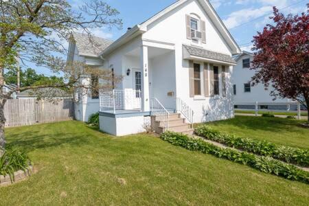 Michigan City House | New Near Beach Casino Dunes Zoo& Restaurants