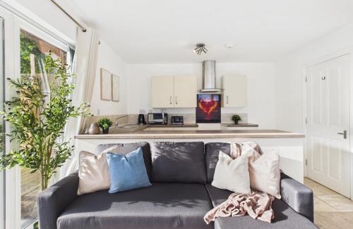 Wychbold House | New No1 Saxon Way by Signature Stays