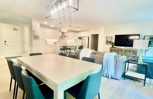 Northeast South Bend Condo | New Notre Dame Condo - Cozy, Roomy, and Ready for Your Booking!
