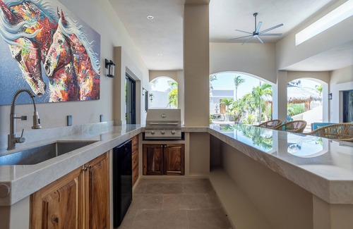 La Ribera House | New Ocean front 4-bdrm villa, Pool, Hot Tub WiFi, AC in beautiful Playa Colorada