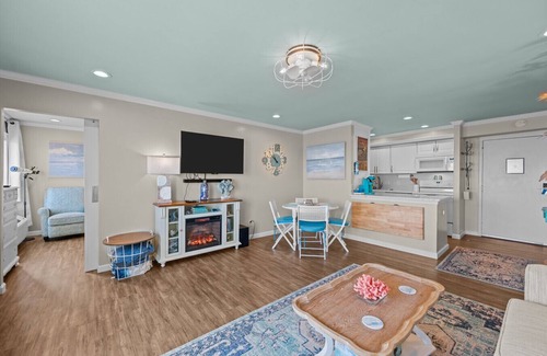 Virginia Beach Condo | New Oceanfront 2bd, 2bth/ Beach/Pool/Boat
