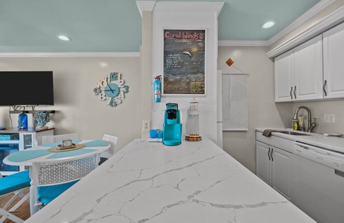Virginia Beach Condo | New Oceanfront 2bd, 2bth/ Beach/Pool/Boat
