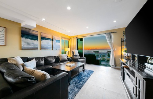 Mission Beach Condo | NEW! Oceanfront 2BD with Parking, Patio, BBQ, Great for the Whole Family! Pets OK!