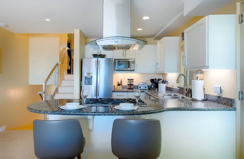 Mission Beach Condo | NEW! Oceanfront 2BD with Parking, Patio, BBQ, Great for the Whole Family! Pets OK!