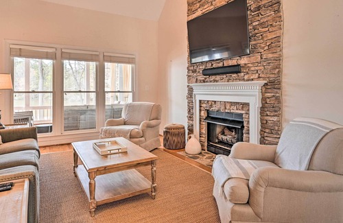 New London House | NEW! Old North State - Badin Lake Retreat w/ Deck!