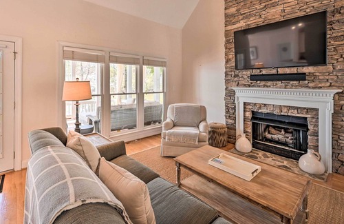 New London House | NEW! Old North State - Badin Lake Retreat w/ Deck!