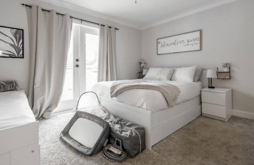 Langley House | **NEW** Open & Bright Home in Langley With Parking for Truck & Trailer