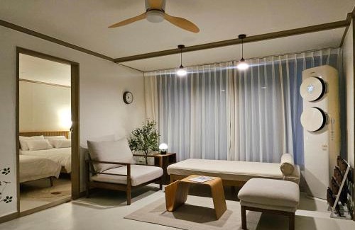 Mangwon-dong Apartment | New Open #Room3 #최대 8인숙소 #호텔침구 #망원시장1분 #홍대15분 #반려견가능
