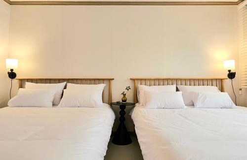 Mangwon-dong Apartment | New Open #Room3 #최대 8인숙소 #호텔침구 #망원시장1분 #홍대15분 #반려견가능
