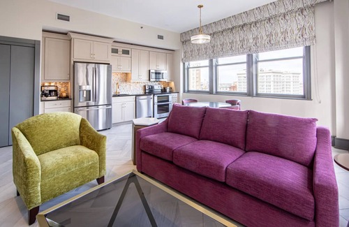 Central Business District Apartment | New Orleans Super Bowl LIX accommodations, one bdrm deluxe, sleeps 4. Feb 7-14th