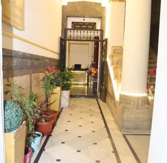 Qasr an-Nil Hotel | New palace court