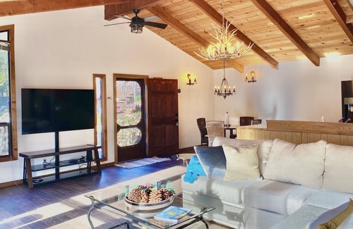 Carmel Valley Cabin | NEW! Peaceful Cabin on the Carmel Valley River close to Wine Tasting & Hiking