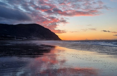 Penmaenmawr Apartment | New penthouse apartment with stunning sea views