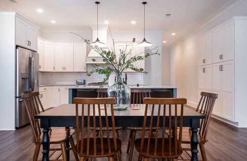 Prospect House | NEW Pet Friendly, Pool, Bourbon Trail, Downtown Local Dining, Fully Loaded