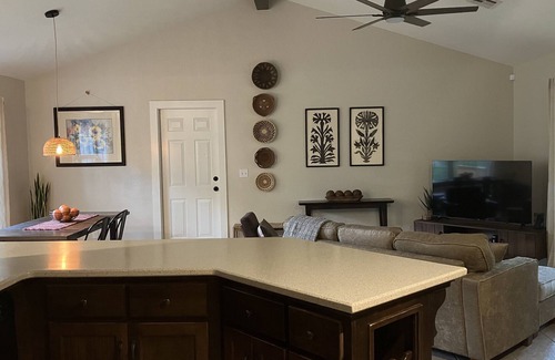 Rogers Cottage | NEW! Pinewood Hollow—2 BDR retreat just minutes from Beaver Lake and Rogers