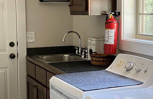 Rogers Cottage | NEW! Pinewood Hollow—2 BDR retreat just minutes from Beaver Lake and Rogers