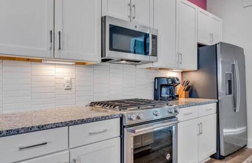 Talbot's Corner House | NEW Pink Howdy Oasis 13 Beds Rooftop View Parking