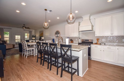 Auburn - Opelika House | NEW! Plains Getaway In Auburn, 3BR/3BA townhome that sleeps 8 w/EV Charger!
