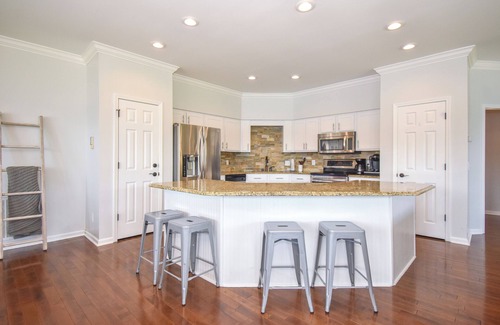 Dadeville House | New! Point Of View at Lake Martin w/400+ ft of waterfront and sleeps 10!