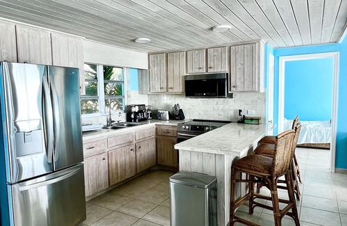 Rainbow Bay House | NEW POOL! Luxury waterfront! "Rainbow Charm"