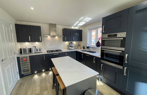 Arbury House | New prestigious 5 bed house near science park
