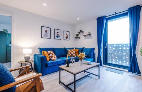 Vauxhall Apartment | NEW! Pristine 2-Bed Flat on Liverpool by 53 Degrees Property, Amazing Location, Sleeps 6!