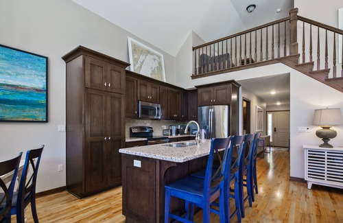 Sturgeon Bay House | NEW Private 3 acre waterfront property directly on the Bay! WEEKLY DISCOUNT 10%