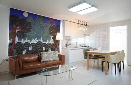 Chunghyeon-dong Apartment | New, Private, 3 rooms, Hongdae, 6 Persons