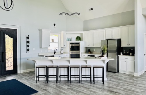 Dandridge House | New! Private 5BR 5,000 SqFt Lake House on 7 Acres