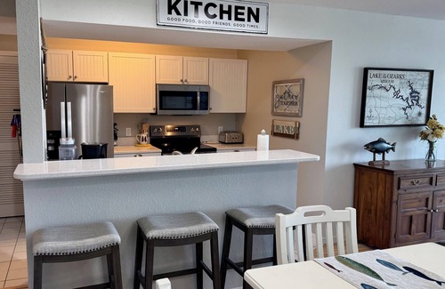 Lakeland Condo | New: Private Condo - Great Lake Views, Screened Porch, Pools, Near Attractions!