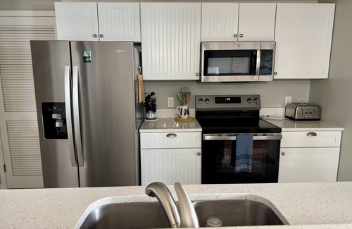 Lakeland Condo | New: Private Condo - Great Lake Views, Screened Porch, Pools, Near Attractions!