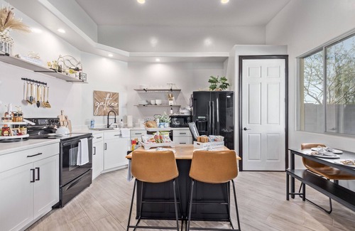 Peoria House | New, Private Guest House with Garage and Gym