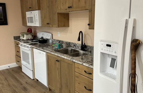 Hurricane Apartment | New Private Guesthouse!