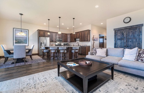 Creston House | New! Private Hot Tub, Stunning Views, Family-Friendly Home