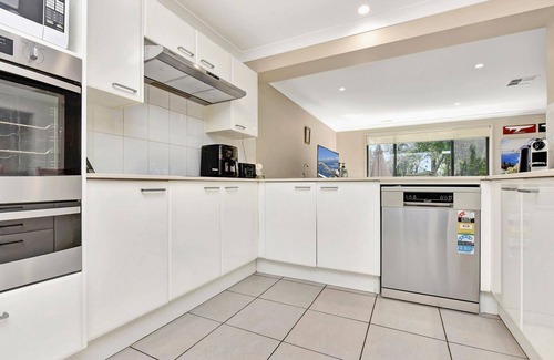 Nords Wharf House | New Property Waterfront Heaven at Nords Wharf only 5 mins to Beach ! Hidden Horizon