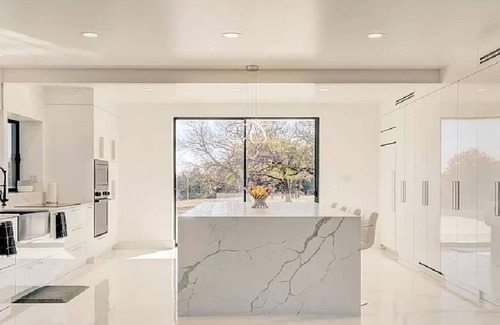 Ardmore House | New! Pure Luxury W Private Indoor Pool/Spa Near Sandy Beach!