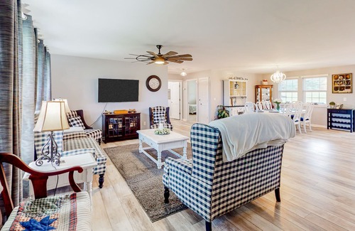 Dundee House | New ranch-style in the heart of Finger Lakes/Wine Country with porch & firepit
