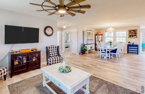 Dundee House | New ranch-style in the heart of Finger Lakes/Wine Country with porch & firepit