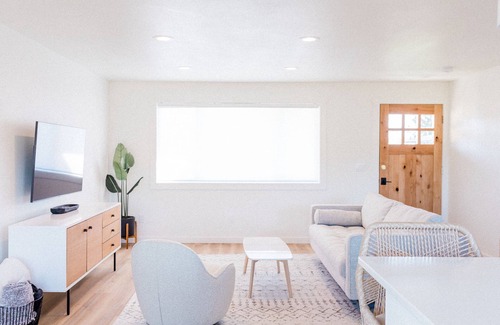East Wenatchee House | NEW! Recently remodeled. Bright and Trendy home. Fully stocked!